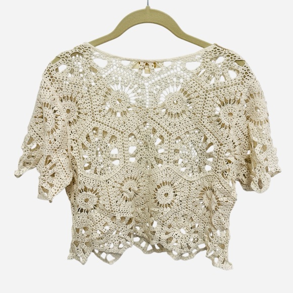 Rebellion Again boho cream crochet open knit crop top with scalloped edges - Picture 6 of 9